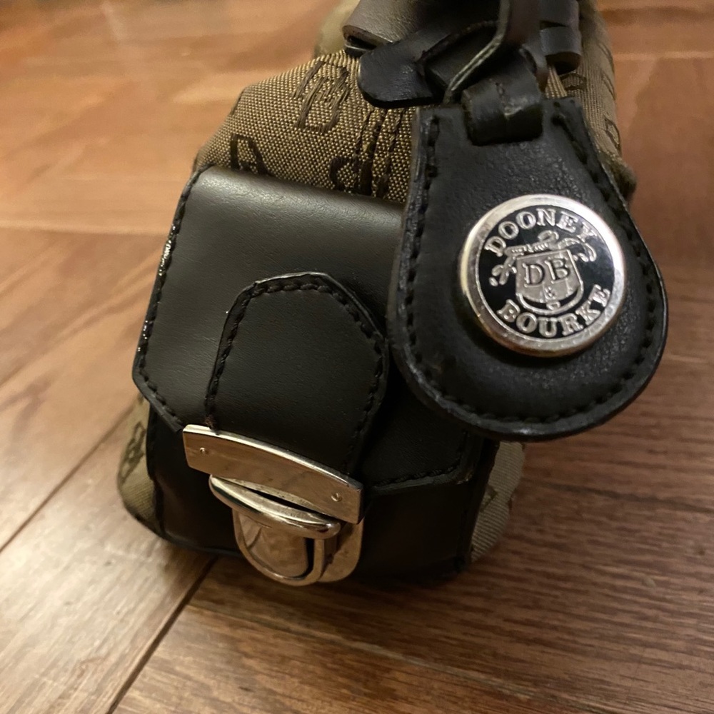 [SOLD] Dooney & Bourke Vintage Shoulder Bag